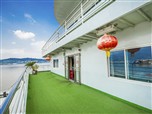 长江三峡新高湖游轮观景走廊