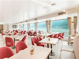 长江三峡世纪荣耀号游轮双层环球餐厅