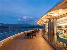 长江三峡长江叁号游轮时光餐吧VIP餐厅