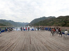 长江三峡总统2号游轮阳光甲板