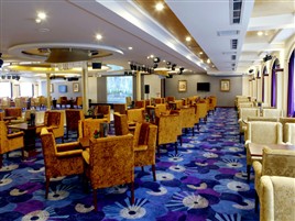 长江三峡黄金3号游轮酒吧多功能厅