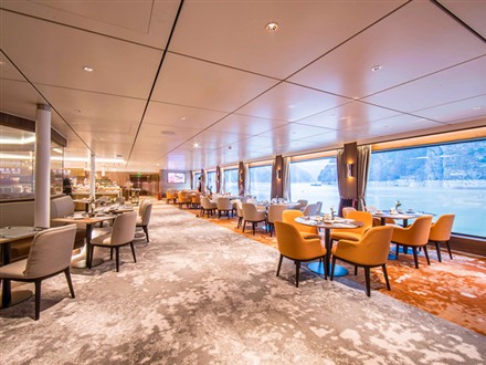 长江三峡世纪荣耀号游轮帕沃利昂VIP餐厅