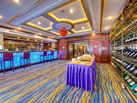 长江三峡黄金8号游轮酒吧多功能厅