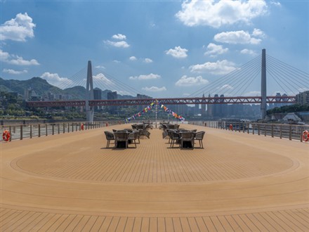 长江三峡世纪梦想号游轮阳光甲板
